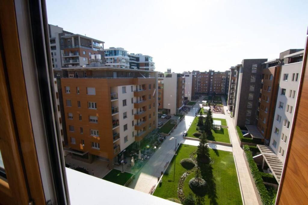 A Blok New Modern - Free Garage Parking, Comfortable, Quiet With A Park View ベオグラード エクステリア 写真