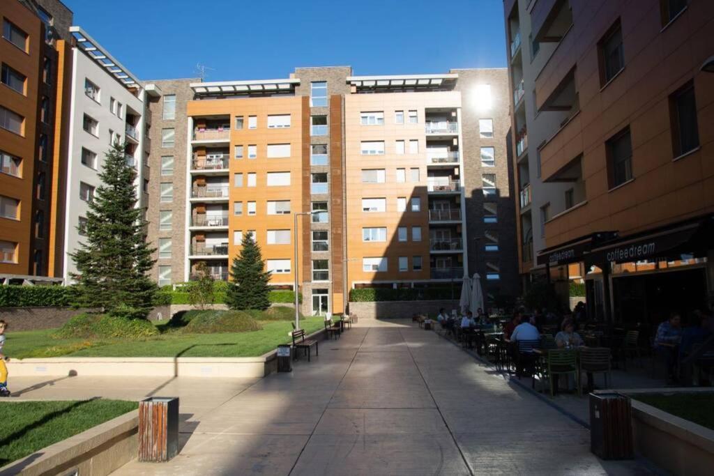 A Blok New Modern - Free Garage Parking, Comfortable, Quiet With A Park View ベオグラード エクステリア 写真