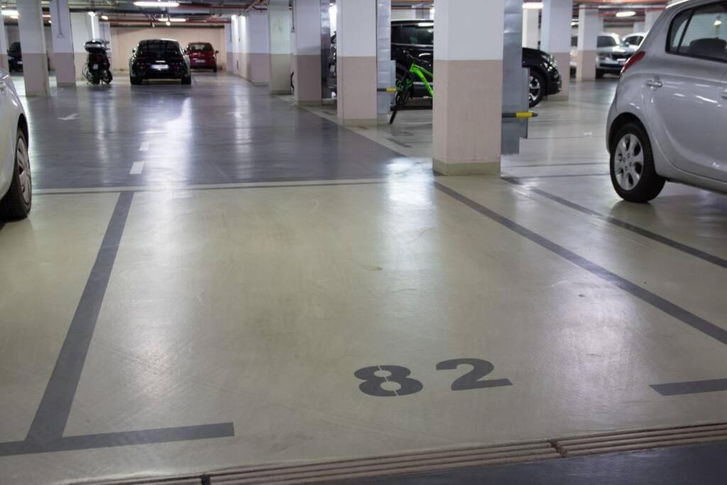 A Blok New Modern - Free Garage Parking, Comfortable, Quiet With A Park View ベオグラード エクステリア 写真